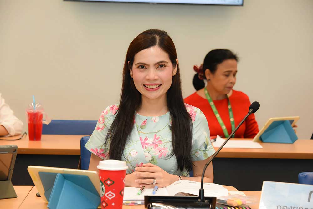 นางสาววจีวโรบล แสงสว่าง นักวิชาการสิ่งแวดล้อมชำนาญการพิเศษ นางสาววจีวโรบล แสงสว่าง นักวิชาการสิ่งแวดล้อมชำนาญการพิเศษ