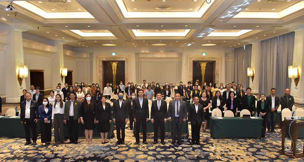 นายจิรวัฒน์ ระติสุนทร รองเลขาธิการ สผ. และผู้ร่วมสัมมนา นายจิรวัฒน์ ระติสุนทร รองเลขาธิการ สผ. และผู้ร่วมสัมมนา