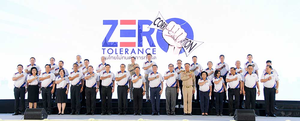 รองนายกรัฐมนตรีและรัฐมนตรีว่าการกระทรวงพาณิชย์ และรองนายกรัฐมนตรีและรัฐมนตรีว่าการกระทรวงมหาดไทย ถ่ายภาพร่วมกับผู้บริหารสำนักงานคณะกรรมการป้องกัน และปราบปรามการทุจริตแห่งชาติและหน่วยงานอื่นๆ รองนายกรัฐมนตรีและรัฐมนตรีว่าการกระทรวงพาณิชย์ และรองนายกรัฐมนตรีและรัฐมนตรีว่าการกระทรวงมหาดไทย ถ่ายภาพร่วมกับผู้บริหารสำนักงานคณะกรรมการป้องกัน และปราบปรามการทุจริตแห่งชาติและหน่วยงานอื่นๆ