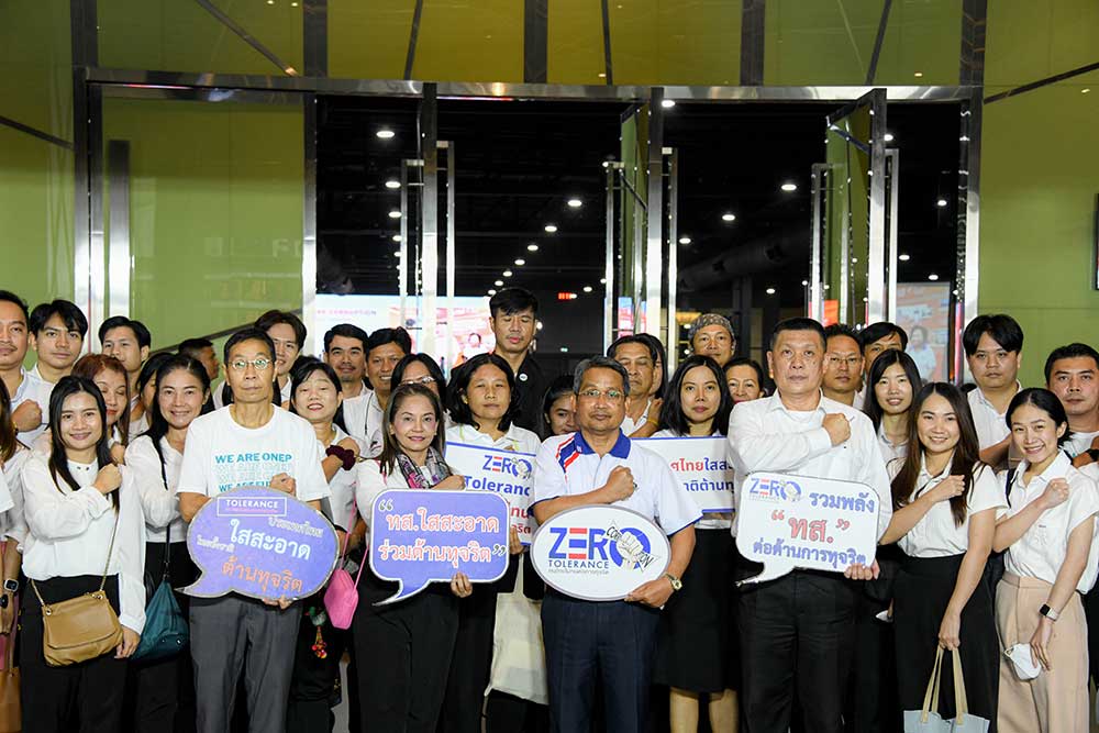 รองปลัดกระทรวงทรัพยากรธรรมชาติและสิ่งแวดล้อม ถ่ายภาพร่วมกันกับหน่วยงานในกระทรวงฯ รองปลัดกระทรวงทรัพยากรธรรมชาติและสิ่งแวดล้อม ถ่ายภาพร่วมกันกับหน่วยงานในกระทรวงฯ