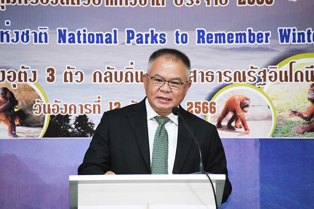 นายนรินทร์ ประทวนชัย รองอธิบดีกรมอุทยานแห่งชาติ สัตว์ป่า และพันธ์พืช เป็นประธานงานแถลงข่าว นายนรินทร์ ประทวนชัย รองอธิบดีกรมอุทยานแห่งชาติ สัตว์ป่า และพันธ์พืช เป็นประธานงานแถลงข่าว
