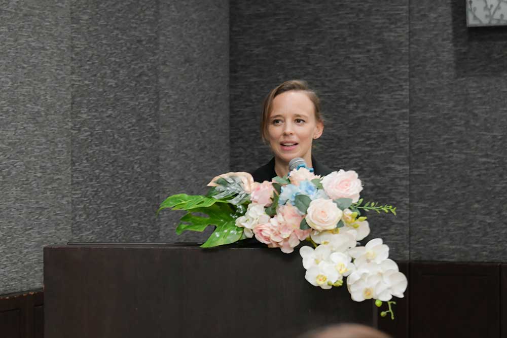 Ms. Lisa Hunsinger ผู้เชี่ยวชาญด้านความหลากหลายทางชีวภาพ Ms. Lisa Hunsinger ผู้เชี่ยวชาญด้านความหลากหลายทางชีวภาพ