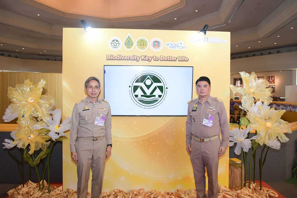 นายสันติ บุญประคับ ประธานคณะอนุกรรมการ และ นายจิรวัฒน์ ระติสุนทร รองเลขาธิการ สผ. นายสันติ บุญประคับ ประธานคณะอนุกรรมการ และ นายจิรวัฒน์ ระติสุนทร รองเลขาธิการ สผ.