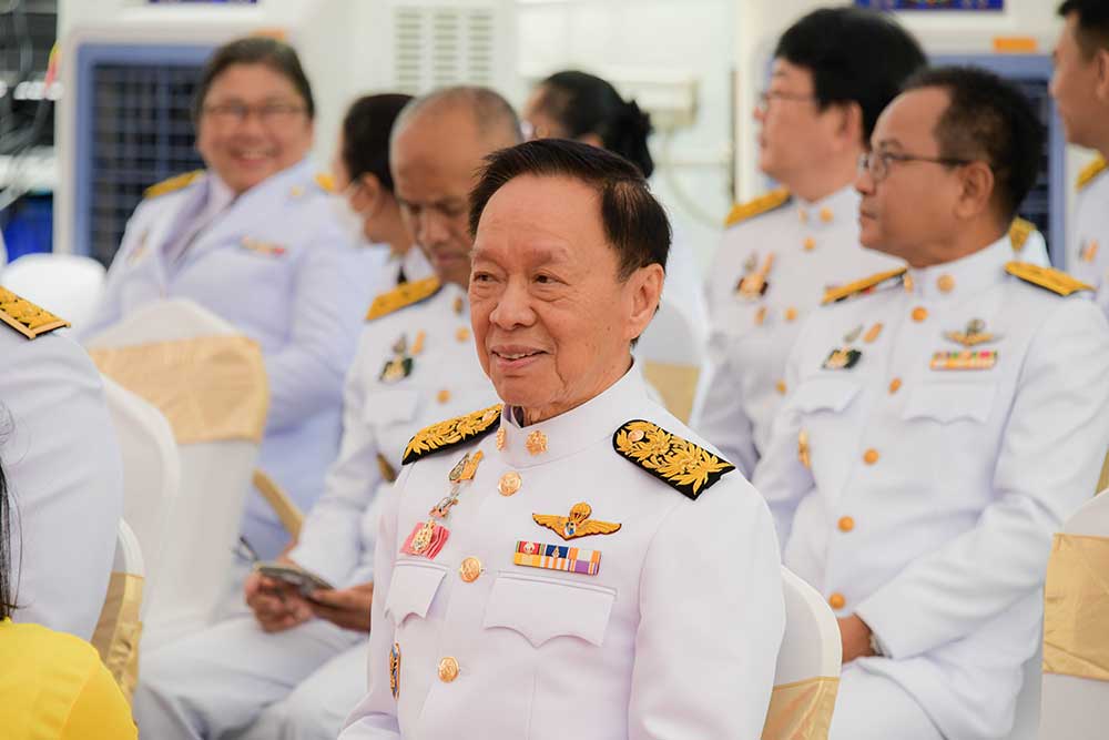 พล.ต.อ. พัชรวาท วงษ์สุวรรณ รองนายกรัฐมนตรีและรัฐมนตรีว่าการกระทรวงทรัพยากรธรรมชาติและสิ่งแวดล้อม (รมว.ทส.) พล.ต.อ. พัชรวาท วงษ์สุวรรณ รองนายกรัฐมนตรีและรัฐมนตรีว่าการกระทรวงทรัพยากรธรรมชาติและสิ่งแวดล้อม (รมว.ทส.)
