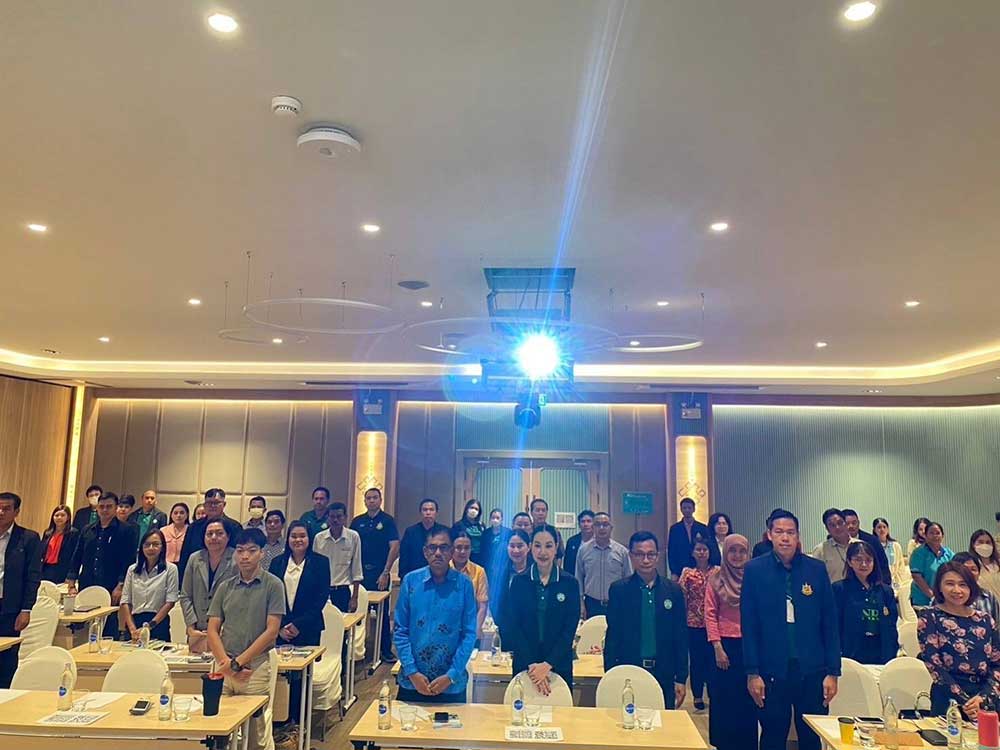 ผู้เข้าร่วมการประชุมทุกท่านถ่ายภาพหมู่ร่วมกัน ผู้เข้าร่วมการประชุมทุกท่านถ่ายภาพหมู่ร่วมกัน