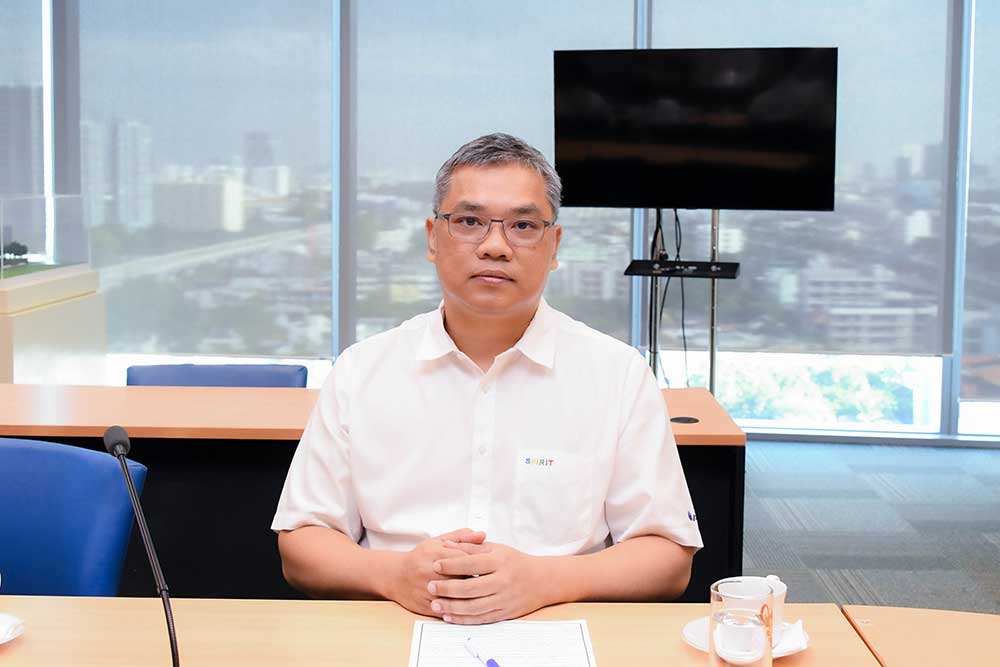นายอธิชย์ ธีรภัทรสกุล ผู้จัดการฝ่ายจัดการสิ่งแวดล้อมโครงการของ ปตท. นายอธิชย์ ธีรภัทรสกุล ผู้จัดการฝ่ายจัดการสิ่งแวดล้อมโครงการของ ปตท.