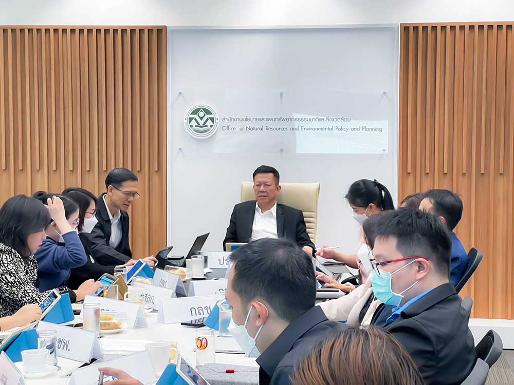 นายชิดชนก สุขมงคล รองเลขาธิการ สผ. เป็นประธานการประชุม นายชิดชนก สุขมงคล รองเลขาธิการ สผ. เป็นประธานการประชุม