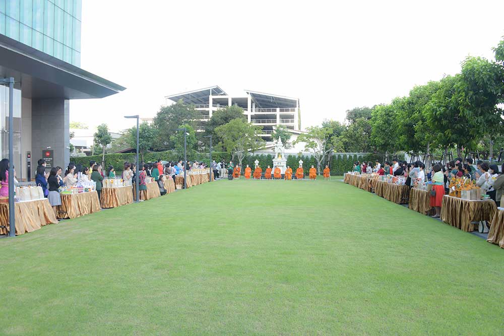 ภาพรวมตักบาตร “ONEP Happy Soul ส่งสุขปีใหม่ สุขใจใกล้ธรรม”