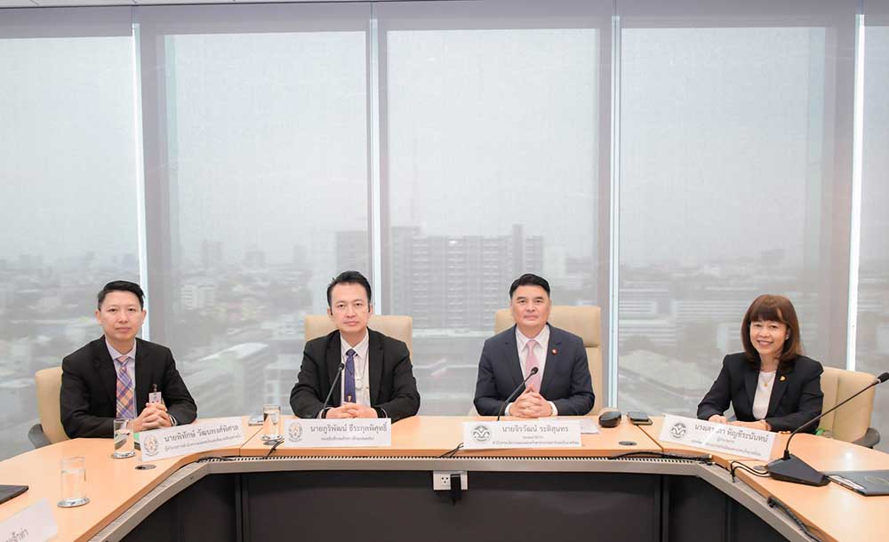 นายจิรวัฒน์ ระติสุนทร รองเลขาธิการ สผ. และ นายภูริพัฒน์ ธีระกุลพิศุทธิ์ รองอธิบดีกรมเจ้าท่า ด้านปลอดภัย เป็นผู้ลงนาม และ พยานจากทั้ง 2 หน่วยงาน นายจิรวัฒน์ ระติสุนทร รองเลขาธิการ สผ. และ นายภูริพัฒน์ ธีระกุลพิศุทธิ์ รองอธิบดีกรมเจ้าท่า ด้านปลอดภัย เป็นผู้ลงนาม และ พยานจากทั้ง 2 หน่วยงาน