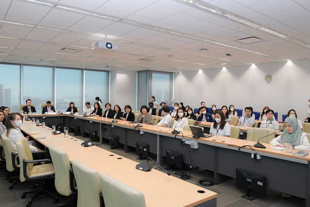 โดยมี เจ้าหน้าที่ที่เกี่ยวข้องร่วมเป็นสักขีพยาน รวม 60 ท่าน ณ ห้องประชุม 1003 ชั้น 10 อาคารทิปโก้ ทาวเวอร์ 2 โดยมี เจ้าหน้าที่ที่เกี่ยวข้องร่วมเป็นสักขีพยาน รวม 60 ท่าน ณ ห้องประชุม 1003 ชั้น 10 อาคารทิปโก้ ทาวเวอร์ 2