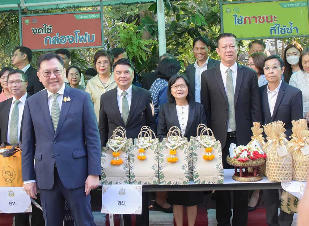 นายจตุพร บุรุษพัฒน์ ปลัดกระทรวงทรัพยากรธรรมชาติและสิ่งแวดล้อม ถ่ายรูปร่วมกับผู้บริหารสำนักนโยบายและแผนทรัพยากรธรรมชาติและสิ่งแวดล้อม นายจตุพร บุรุษพัฒน์ ปลัดกระทรวงทรัพยากรธรรมชาติและสิ่งแวดล้อม ถ่ายรูปร่วมกับผู้บริหารสำนักนโยบายและแผนทรัพยากรธรรมชาติและสิ่งแวดล้อม