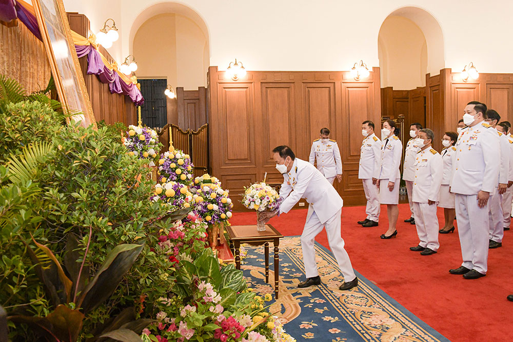 พล.ต.อ.พัชรวาท วงษ์สุวรรณ รองนายกรัฐมนตรี และรัฐมนตรีว่าการกระทรวงทรัพยากรธรรมชาติและสิ่งแวดล้อม (รมว.ทส.) นำคณะทส. ลงนามถวายพระพร เนื่องในวันขึ้นปีใหม่ ๒๕๖๗ พล.ต.อ.พัชรวาท วงษ์สุวรรณ รองนายกรัฐมนตรี และรัฐมนตรีว่าการกระทรวงทรัพยากรธรรมชาติและสิ่งแวดล้อม (รมว.ทส.) นำคณะทส. ลงนามถวายพระพร เนื่องในวันขึ้นปีใหม่ ๒๕๖๗