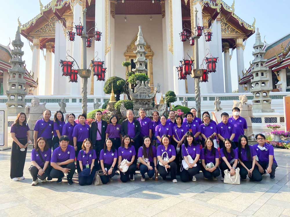 เจ้าหน้าที่ สผ. ที่เข้าร่วมกิจกรรมในครั้งนี้ ถ่ายภาพหมู่ร่วมกัน เจ้าหน้าที่ สผ. ที่เข้าร่วมกิจกรรมในครั้งนี้ ถ่ายภาพหมู่ร่วมกัน