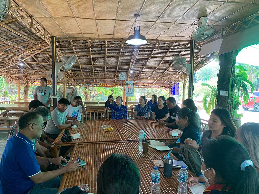 บริษัท เนสท์เล่ (ไทย) จํากัด มีการดำเนินโครงการเนสท์เล่ น้ำรักษ์น้ำ ร่วมกับชุมชนและเยาวชนท้องถิ่น ในการฟื้นฟูและดูแลคลองขนมจีนให้กลับมามีความอุดมสมบูรณ์ตลอดระยะทางกว่า 21 กิโลเมตร ผ่านการให้ความรู้และเสริมสร้างความตระหนักด้านการอนุรักษ์และจัดการทรัพยากรน้ำในคลองขนมจีนให้กับนักเรียน ใน 7 โรงเรียน และชุมชนใน 6 องค์การบริหารส่วนตำบล ซึ่งได้ดำเนินการมาอย่างต่อเนื่อง ตั้งแต่ ปี พ.ศ 2558 บริษัท เนสท์เล่ (ไทย) จํากัด มีการดำเนินโครงการเนสท์เล่ น้ำรักษ์น้ำ ร่วมกับชุมชนและเยาวชนท้องถิ่น ในการฟื้นฟูและดูแลคลองขนมจีนให้กลับมามีความอุดมสมบูรณ์ตลอดระยะทางกว่า 21 กิโลเมตร ผ่านการให้ความรู้และเสริมสร้างความตระหนักด้านการอนุรักษ์และจัดการทรัพยากรน้ำในคลองขนมจีนให้กับนักเรียน ใน 7 โรงเรียน และชุมชนใน 6 องค์การบริหารส่วนตำบล ซึ่งได้ดำเนินการมาอย่างต่อเนื่อง ตั้งแต่ ปี พ.ศ 2558