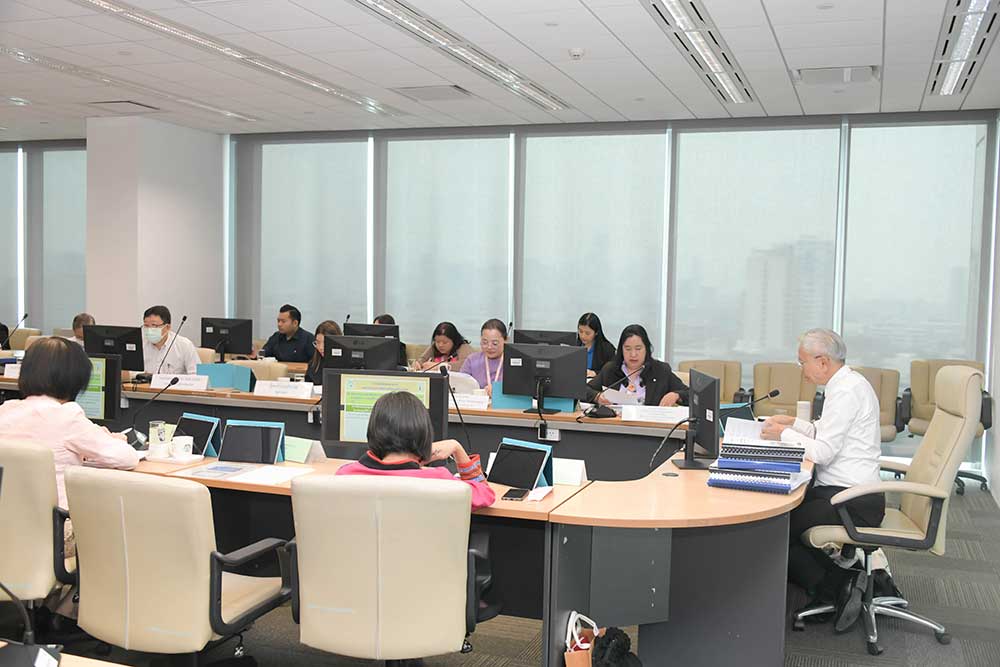 ซึ่งการประชุมในครั้งนี้มีคณะอนุกรรมการฯ และเจ้าหน้าที่ สผ. เข้าร่วมประชุมประมาณ 35 คน ซึ่งการประชุมในครั้งนี้มีคณะอนุกรรมการฯ และเจ้าหน้าที่ สผ. เข้าร่วมประชุมประมาณ 35 คน