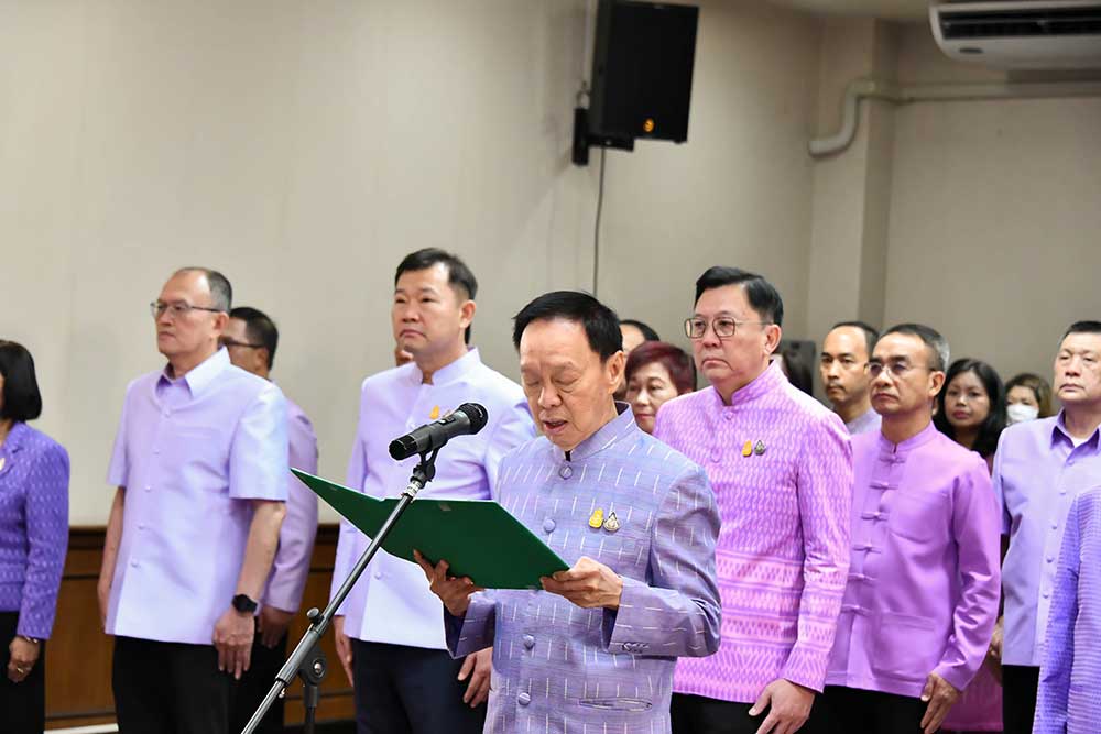 พล.ต.อ.พัชรวาท วงษ์สุวรรณ รองนายกรัฐมนตรี และรัฐมนตรีว่าการกระทรวงทรัพยากรธรรมชาติและสิ่งแวดล้อม พล.ต.อ.พัชรวาท วงษ์สุวรรณ รองนายกรัฐมนตรี และรัฐมนตรีว่าการกระทรวงทรัพยากรธรรมชาติและสิ่งแวดล้อม