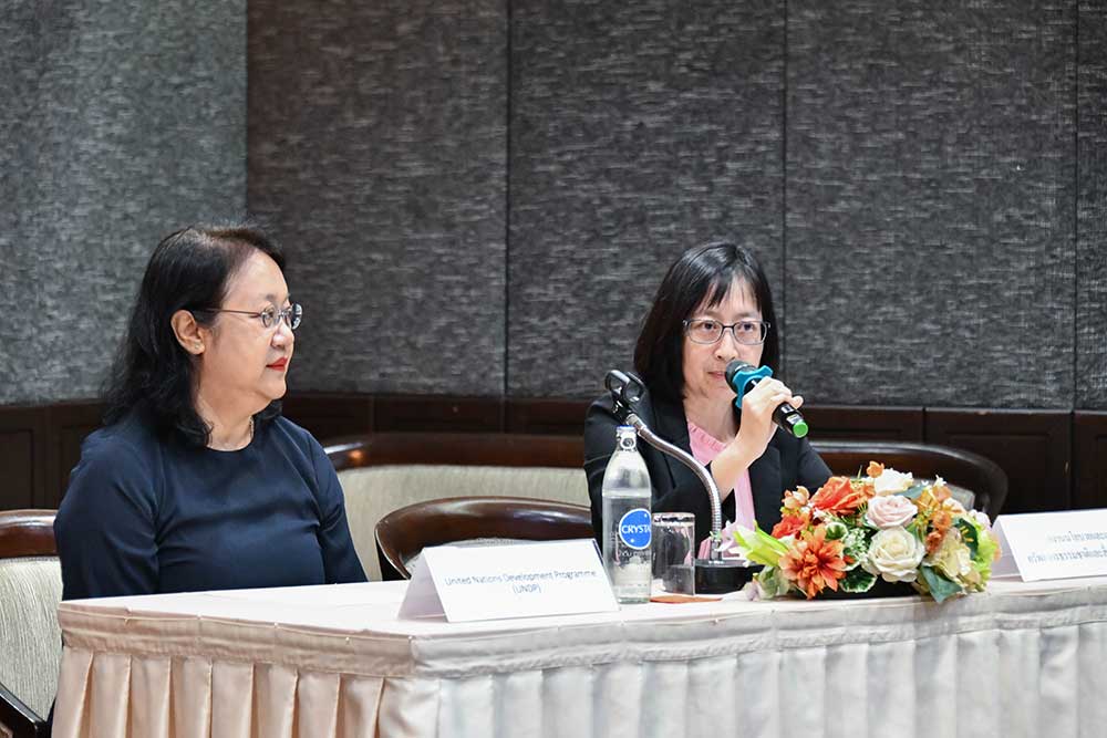 นางภัทรินทร์ ทองสิมา ผู้อำนวยการกลุ่มงานนโยบายและยุทธศาสตร์ กองจัดการความหลากหลายทางชีวภาพ และนางสาวสุกันยา ทองธำรง ผู้จัดการโครงการ นางภัทรินทร์ ทองสิมา ผู้อำนวยการกลุ่มงานนโยบายและยุทธศาสตร์ กองจัดการความหลากหลายทางชีวภาพ และนางสาวสุกันยา ทองธำรง ผู้จัดการโครงการ
