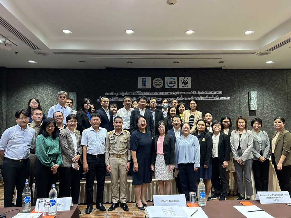 ผู้เข้าร่วมการประชุมถ่ายภาพหมู่ร่วมกัน ผู้เข้าร่วมการประชุมถ่ายภาพหมู่ร่วมกัน