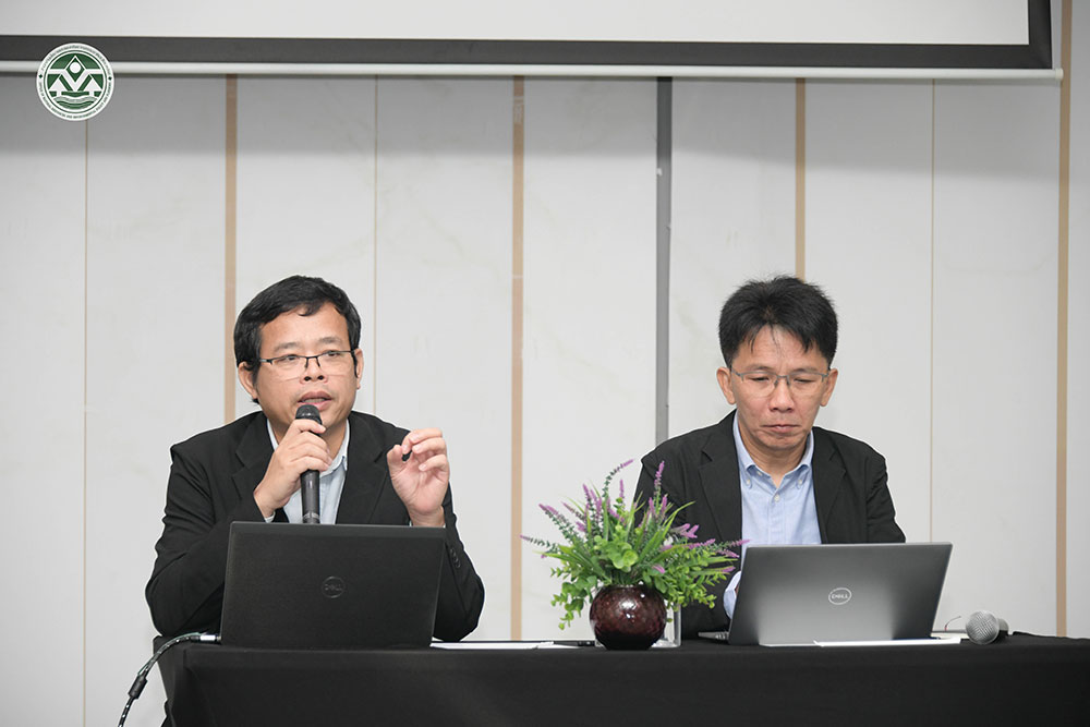 นายประทีป มีคติธรรม IUCN / นายสุพิสิฐ จิตร์วิจักษณ์ WWF Thailand นายประทีป มีคติธรรม IUCN / นายสุพิสิฐ จิตร์วิจักษณ์ WWF Thailand