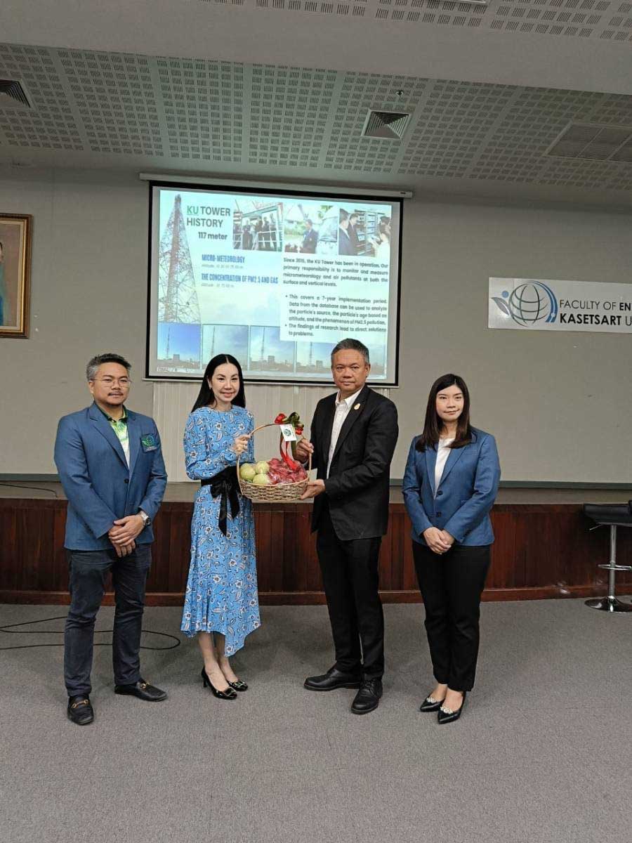 นางสาวมัณฑนา ศิริวรรณ ผอ.กยผ. และเจ้าหน้าที่ กยผ. เข้าร่วม จำนวน 55 คน นางสาวมัณฑนา ศิริวรรณ ผอ.กยผ. และเจ้าหน้าที่ กยผ. เข้าร่วม จำนวน 55 คน