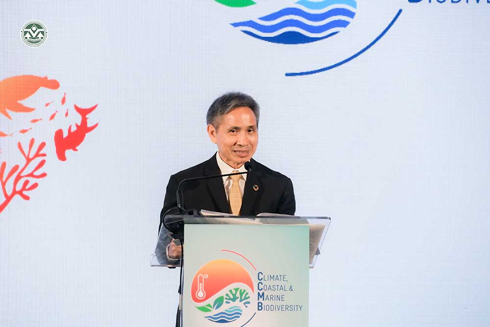 นายเถลิงศักดิ์ เพ็ชรสุวรรณ รองปลัดกระทรวงทรัพยากรธรรมชาติและสิ่งแวดล้อม ให้เกียรติกล่าวเปิดและปาฐกถาพิเศษในหัวข้อขีดจำกัดของโลก นายเถลิงศักดิ์ เพ็ชรสุวรรณ รองปลัดกระทรวงทรัพยากรธรรมชาติและสิ่งแวดล้อม ให้เกียรติกล่าวเปิดและปาฐกถาพิเศษในหัวข้อขีดจำกัดของโลก