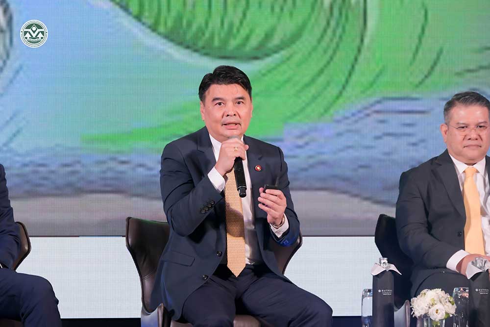 นายจิรวัฒน์ ระติสุนทร รองเลขาธิการ สผ. ร่วมเสวนา หัวข้อ "นโยบายไทยในวาระโลก: การมุ่งสู่การปล่อยคาร์บอน เป็นศูนย์ (Decarbonization) การสร้างภูมิคุ้มกันต่อการเปลี่ยนแปลงสภาพภูมิอากาศ (Climate Resilience) และการพัฒนาที่ส่งผลเชิงบวกต่อธรรมชาติ (Nature Positive Development) นายจิรวัฒน์ ระติสุนทร รองเลขาธิการ สผ. ร่วมเสวนา หัวข้อ "นโยบายไทยในวาระโลก: การมุ่งสู่การปล่อยคาร์บอน เป็นศูนย์ (Decarbonization) การสร้างภูมิคุ้มกันต่อการเปลี่ยนแปลงสภาพภูมิอากาศ (Climate Resilience) และการพัฒนาที่ส่งผลเชิงบวกต่อธรรมชาติ (Nature Positive Development)
