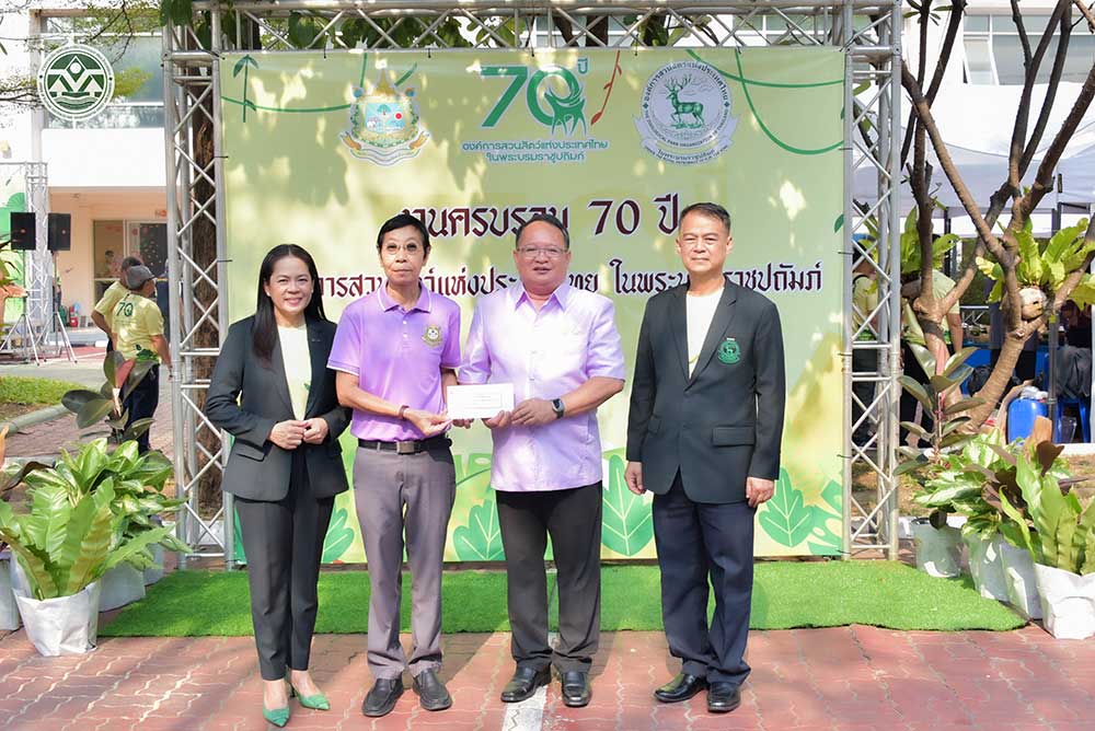 นางสาวธุวานันท์ ยุกติรัตน เลขานุการกรม ในฐานะผู้แทนสำนักงานนโยบายและแผนทรัพยากรธรรมชาติและสิ่งแวดล้อม ร่วมบริจาคสมทบทุนเพื่ออุปถัมภ์ ดูแล และอนุรักษ์สัตว์ต่อไป นางสาวธุวานันท์ ยุกติรัตน เลขานุการกรม ในฐานะผู้แทนสำนักงานนโยบายและแผนทรัพยากรธรรมชาติและสิ่งแวดล้อม ร่วมบริจาคสมทบทุนเพื่ออุปถัมภ์ ดูแล และอนุรักษ์สัตว์ต่อไป