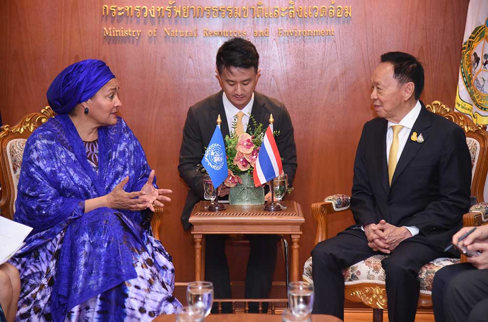 พล.ต.อ.พัชรวาท วงษ์สุวรรณ รองนายกรัฐมนตรี และรัฐมนตรีว่าการกระทรวงทรัพยากรธรรมชาติและสิ่งแวดล้อม ร่วมต้อนรับ Ms. Amina J. Mohammed รองเลขาธิการสหประชาชาติ และเลขาธิการด้านการพัฒนาการอย่างยั่งยืน พล.ต.อ.พัชรวาท วงษ์สุวรรณ รองนายกรัฐมนตรี และรัฐมนตรีว่าการกระทรวงทรัพยากรธรรมชาติและสิ่งแวดล้อม ร่วมต้อนรับ Ms. Amina J. Mohammed รองเลขาธิการสหประชาชาติ และเลขาธิการด้านการพัฒนาการอย่างยั่งยืน