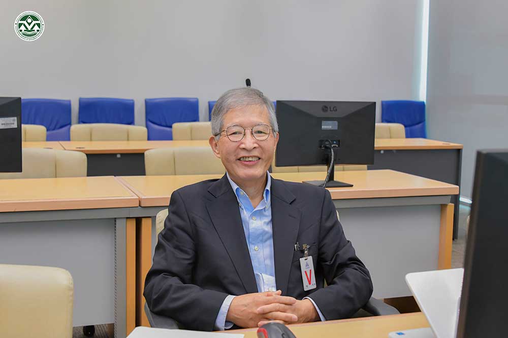 Dr. Hajimu Morioka ที่ปรึกษาของสถาบันศึกษาของประเทศญี่ปุ่น