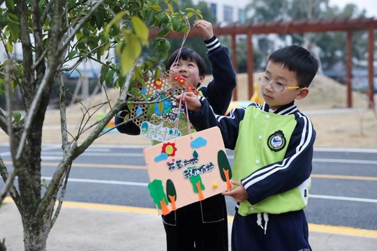 โรงเรียนในจีนปลูกฝังเด็ก 'อนุรักษ์สิ่งแวดล้อม' ผ่านสารพัดกิจกรรม