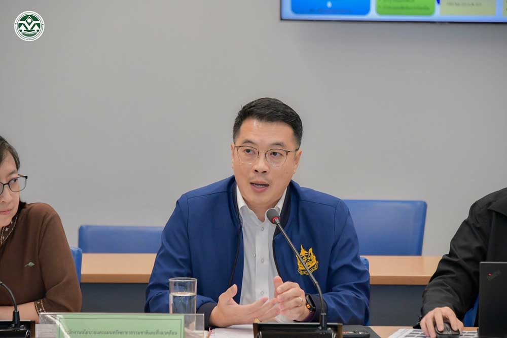 นายวัลลภ ปรีชามาตย์ ผอ.กลุ่มงานขับเคลื่อนนโยบายและกลไก นายวัลลภ ปรีชามาตย์ ผอ.กลุ่มงานขับเคลื่อนนโยบายและกลไก