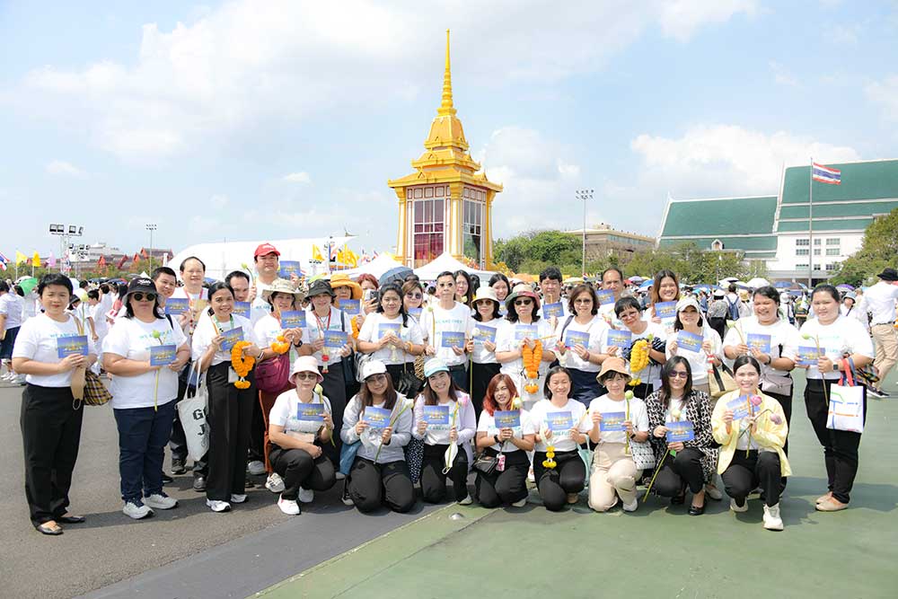 นางสาวธุวานันท์ ยุกติรัตน เลขานุการกรม นำทีมเจ้าหน้าที่ สผ. เข้าร่วมสักการบูชาพระบรมสารีริกธาตุและพระอรหันตธาตุ