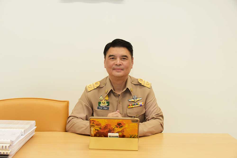 นายจิรวัฒน์ ระติสุนทร รองเลขาธิการสำนักงานนโยบายและแผนทรัพยากรธรรมชาติและสิ่งแวดล้อม นายจิรวัฒน์ ระติสุนทร รองเลขาธิการสำนักงานนโยบายและแผนทรัพยากรธรรมชาติและสิ่งแวดล้อม