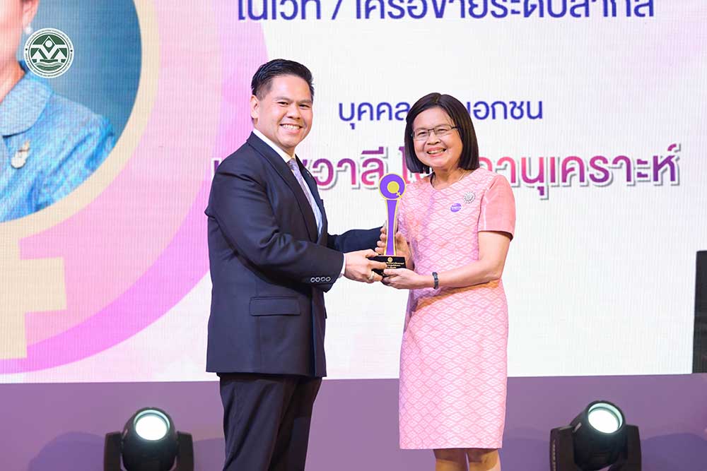 นางอินทิรา เอื้อมลฉัตร รองเลขาธิการสำนักงานนโยบายและแผนทรัพยากรธรรมชาติและสิ่งแวดล้อม เข้ารับโล่ประกาศเกียรติคุณวันสตรีสากล ประจำปี 2567 นางอินทิรา เอื้อมลฉัตร รองเลขาธิการสำนักงานนโยบายและแผนทรัพยากรธรรมชาติและสิ่งแวดล้อม เข้ารับโล่ประกาศเกียรติคุณวันสตรีสากล ประจำปี 2567
