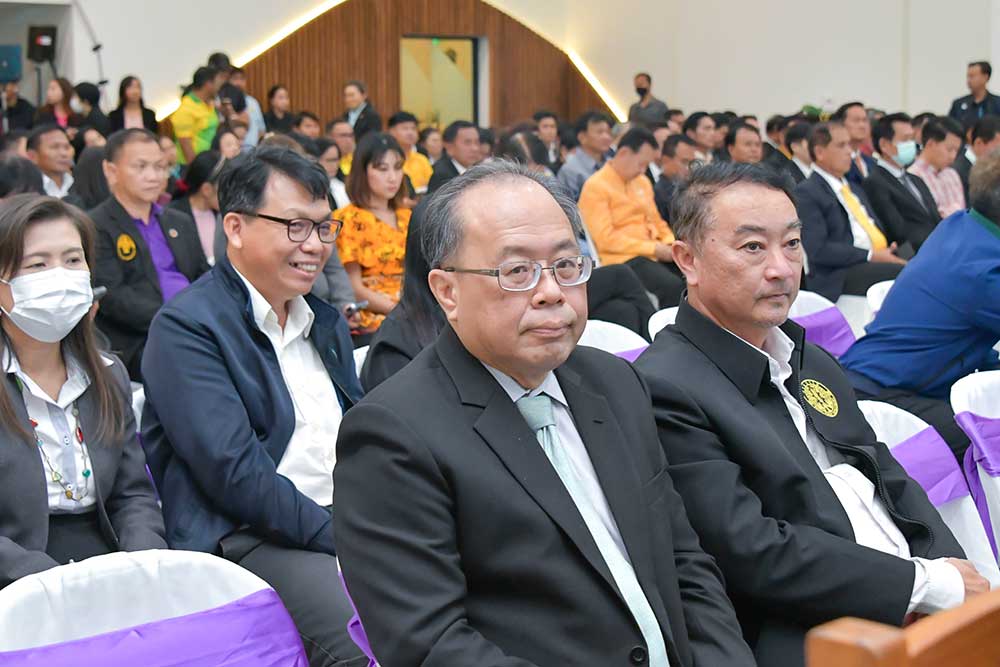 นายอิศรพันธ์ กาญจนเรขา ผู้อำนวยการกองสิ่งแวดล้อมชุมชนและพื้นที่เฉพาะ นายอิศรพันธ์ กาญจนเรขา ผู้อำนวยการกองสิ่งแวดล้อมชุมชนและพื้นที่เฉพาะ