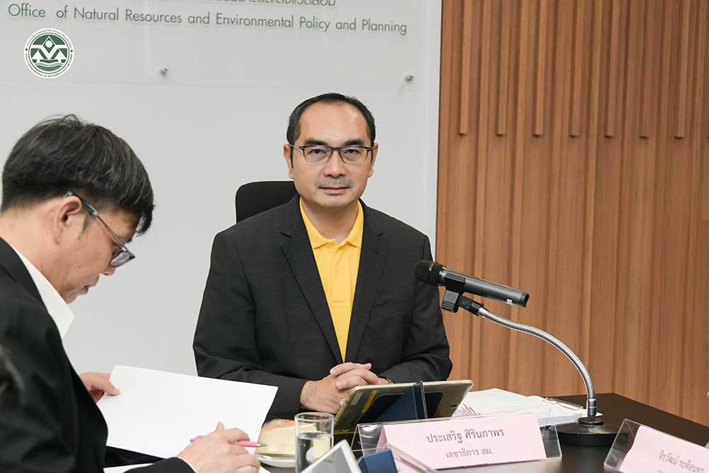 นายประเสริฐ ศิรินภาพร เลขาธิการ สผ. เป็นประธานการประชุม นายประเสริฐ ศิรินภาพร เลขาธิการ สผ. เป็นประธานการประชุม