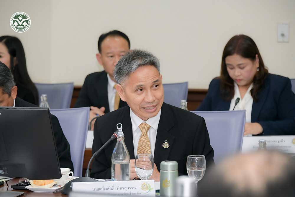 นายเถลิงศักดิ์ เพ็ชรสุวรรณ รองปลัดกระทรวงทรัพยากรธรรมชาติและสิ่งแวดล้อม นายเถลิงศักดิ์ เพ็ชรสุวรรณ รองปลัดกระทรวงทรัพยากรธรรมชาติและสิ่งแวดล้อม