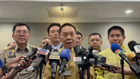พล.ต.อ. พัชรวาท วงษ์สุวรรณ รองนายกรัฐมนตรี และรัฐมนตรีว่าการกระทรวงทรัพยากรธรรมชาติและสิ่งแวดล้อม แถลงข่าวถึงการแก้ปัญหาฝุ่น PM 2.5 ที่จังหวัดเชียงใหม่ พล.ต.อ. พัชรวาท วงษ์สุวรรณ รองนายกรัฐมนตรี และรัฐมนตรีว่าการกระทรวงทรัพยากรธรรมชาติและสิ่งแวดล้อม แถลงข่าวถึงการแก้ปัญหาฝุ่น PM 2.5 ที่จังหวัดเชียงใหม่