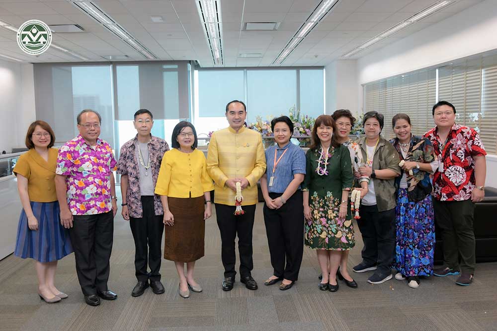 นายประเสริฐ ศิรินภาพร เลขาธิการสำนักงานนโยบายและแผนทรัพยากรธรรมชาติและสิ่งแวดล้อม ถ่ายภาพร่วมกับท่านรองอินทิราและบุคลากร สผ. นายประเสริฐ ศิรินภาพร เลขาธิการสำนักงานนโยบายและแผนทรัพยากรธรรมชาติและสิ่งแวดล้อม ถ่ายภาพร่วมกับท่านรองอินทิราและบุคลากร สผ.