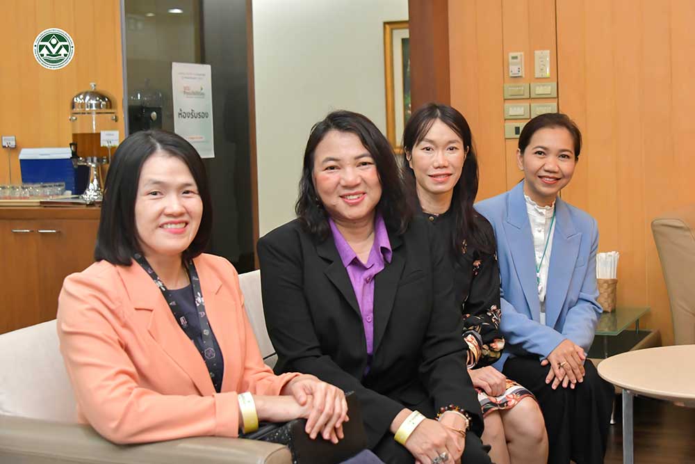 เจ้าหน้าที่สำนักงานนโยบายและแผนทรัพยากรธรรมชาติและสิ่งแวดล้อม และเจ้าหน้าที่ บริษัท ปูนซิเมนต์ไทย จํากัด (มหาชน) เจ้าหน้าที่สำนักงานนโยบายและแผนทรัพยากรธรรมชาติและสิ่งแวดล้อม และเจ้าหน้าที่ บริษัท ปูนซิเมนต์ไทย จํากัด (มหาชน)