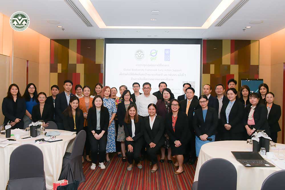 ผู้เข้าร่วมการประชุมทั้งหมดถ่ายภาพร่วมกัน ผู้เข้าร่วมการประชุมทั้งหมดถ่ายภาพร่วมกัน