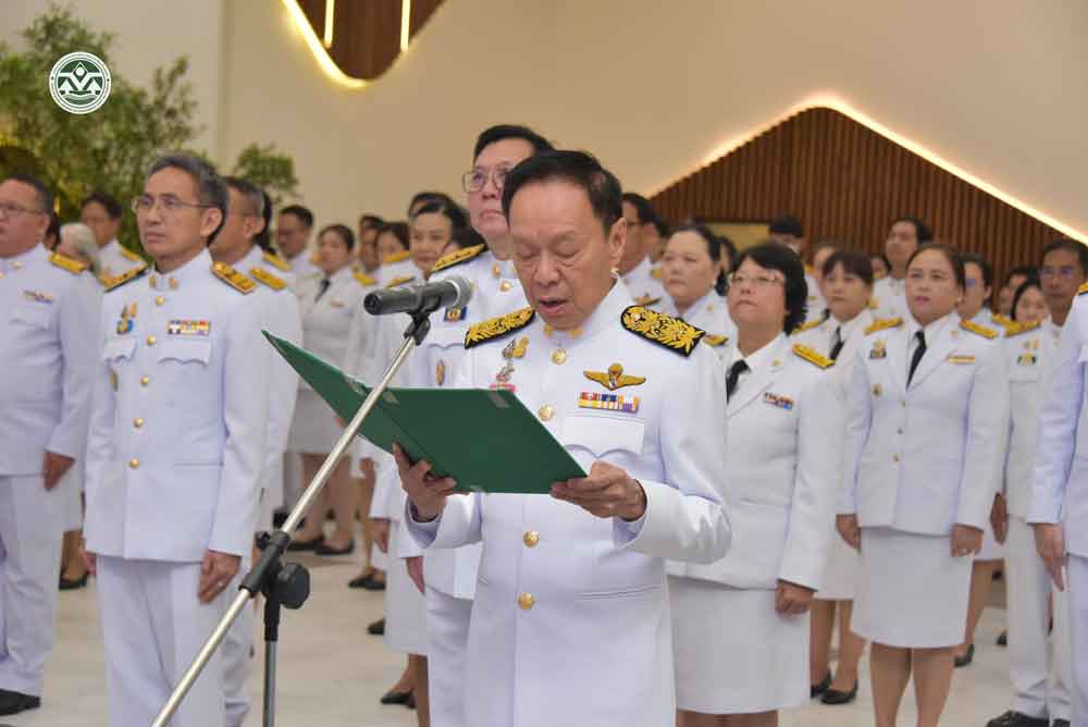 พลตำรวจเอก พัชรวาท วงษ์สุวรรณ รองนายกรัฐมนตรีและรัฐมนตรีว่าการกระทรวงทรัพยากรธรรมชาติและสิ่งแวดล้อม พลตำรวจเอก พัชรวาท วงษ์สุวรรณ รองนายกรัฐมนตรีและรัฐมนตรีว่าการกระทรวงทรัพยากรธรรมชาติและสิ่งแวดล้อม