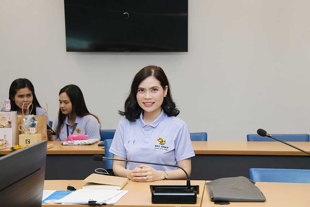 นางสาววจีวโรบล แสงสว่าง นักวิชาการสิ่งแวดล้อมชำนาญการพิเศษ นางสาววจีวโรบล แสงสว่าง นักวิชาการสิ่งแวดล้อมชำนาญการพิเศษ