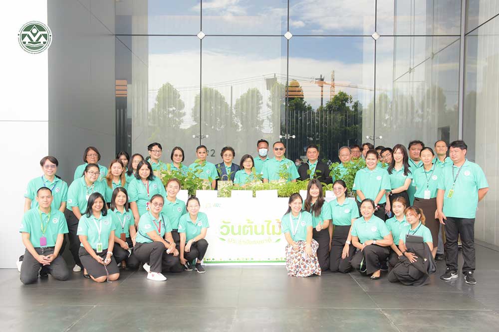 ผู้เข้าร่วมในกิจกรรมครั้งนี้ถ่ายภาพหมู่ร่วมกัน ผู้เข้าร่วมในกิจกรรมครั้งนี้ถ่ายภาพหมู่ร่วมกัน
