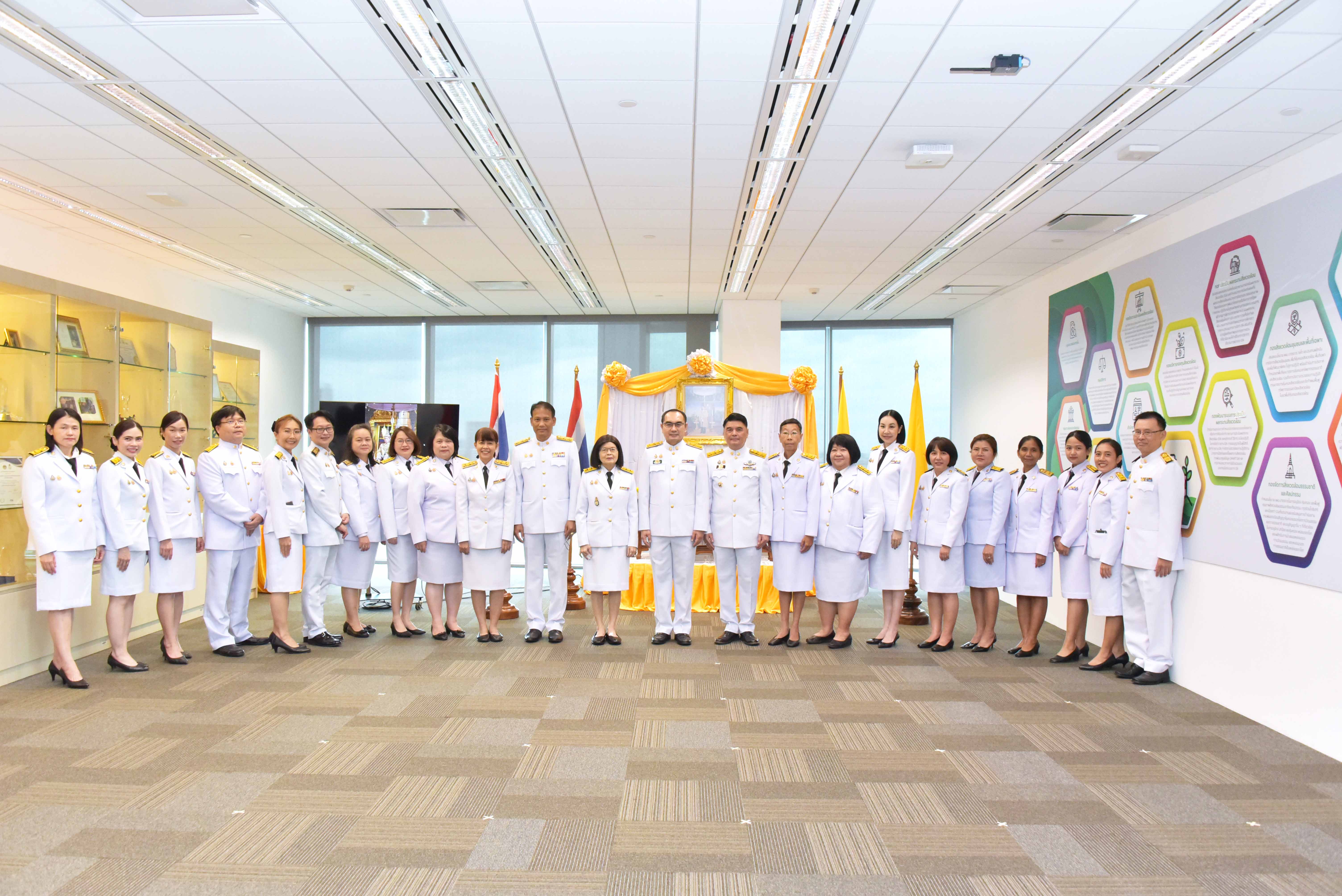 ผู้บริหารถ่ายภาพร่วมกัน ผู้บริหารถ่ายภาพร่วมกัน