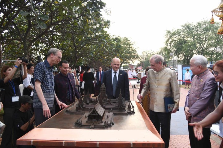 เจ้าหน้าที่สถานเอกอัครราชทูตสหรัฐอเมริกาประจำประเทศไทย ร่วมกับกรมศิลปากร และกองทุนโบราณสถานโลก (WMF) ลงพื้นที่ เพื่อดูนครประวัติศาสตร์พระนครศรีอยุธยาและโบราณสถานต่างๆ ในเขตเมืองอยุธยา เจ้าหน้าที่สถานเอกอัครราชทูตสหรัฐอเมริกาประจำประเทศไทย ร่วมกับกรมศิลปากร และกองทุนโบราณสถานโลก (WMF) ลงพื้นที่ เพื่อดูนครประวัติศาสตร์พระนครศรีอยุธยาและโบราณสถานต่างๆ ในเขตเมืองอยุธยา