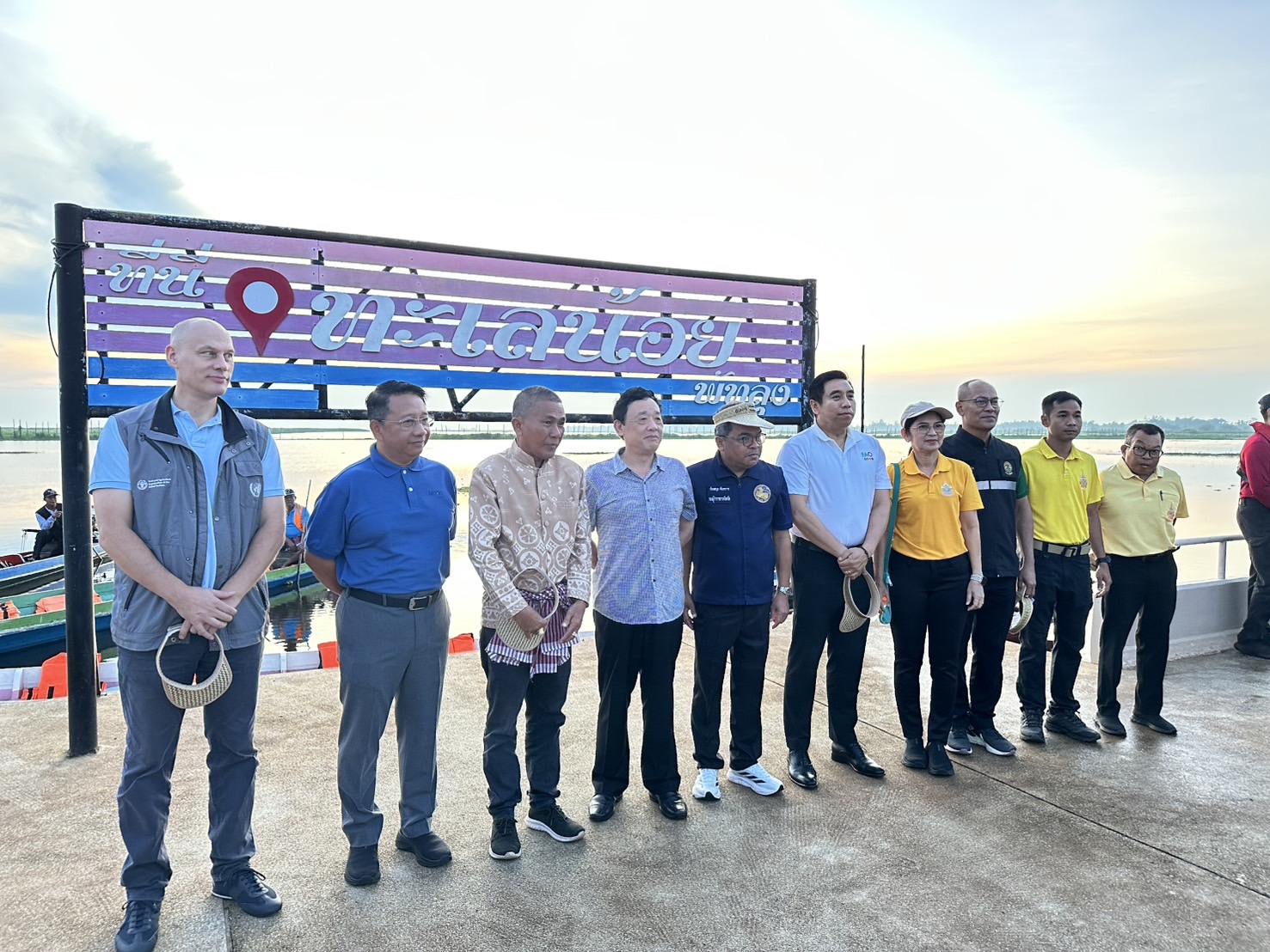 ผู้ตรวจเกษตรฯ นำผู้อำนวยการใหญ่ FAO เยี่ยมชม “การเลี้ยงควายปลักและระบบนิเวศในพื้นที่ชุ่มน้ำทะเลน้อย” จ.พัทลุง ผู้ตรวจเกษตรฯ นำผู้อำนวยการใหญ่ FAO เยี่ยมชม “การเลี้ยงควายปลักและระบบนิเวศในพื้นที่ชุ่มน้ำทะเลน้อย” จ.พัทลุง