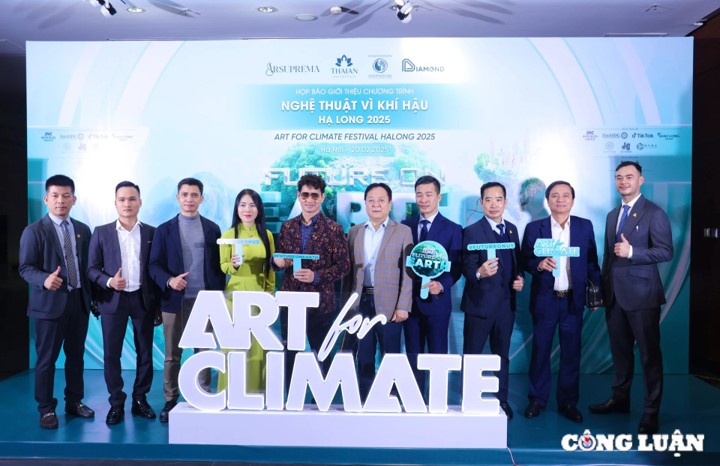 ผู้นำและแขกผู้มีเกียรติเข้าร่วมงานแถลงข่าวแนะนำเทศกาลศิลปะเพื่อสภาพอากาศฮาลอง 2025 ผู้นำและแขกผู้มีเกียรติเข้าร่วมงานแถลงข่าวแนะนำเทศกาลศิลปะเพื่อสภาพอากาศฮาลอง 2025