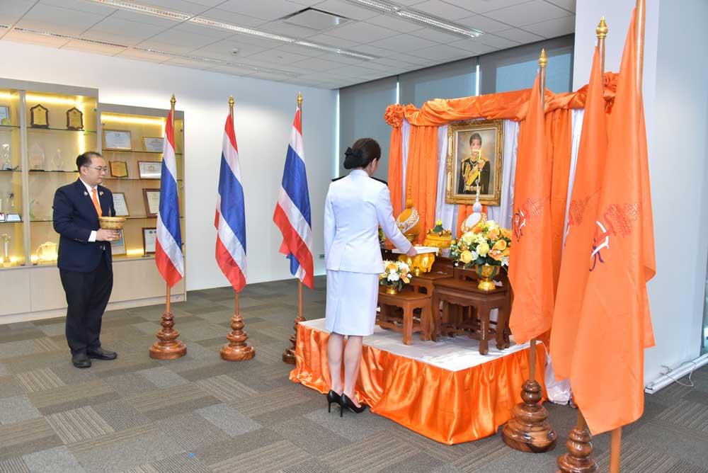 สมเด็จพระเจ้าน้องนางเธอ เจ้าฟ้าจุฬาภรณวลัยลักษณ์ อัครราชกุมารี กรมพระศรีสวางควัฒน วรขัตติยราชนารี ทรงพระราชทาน บัตรอวยพร ส.ค.ส. สุขสันต์ วันปีใหม่ พุทธศักราช ๒๕๖๘ แก่เลขาธิการ สผ. ผู้บริหารและเจ้าหน้าที่ สผ.