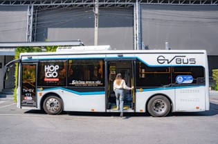 ALLY เปิดบริการ Shuttle Bus ไฟฟ้า “HOP & GO” ฟรี ลดมลพิษ - ใส่ใจสิ่งแวดล้อม ALLY เปิดบริการ Shuttle Bus ไฟฟ้า “HOP & GO” ฟรี ลดมลพิษ - ใส่ใจสิ่งแวดล้อม